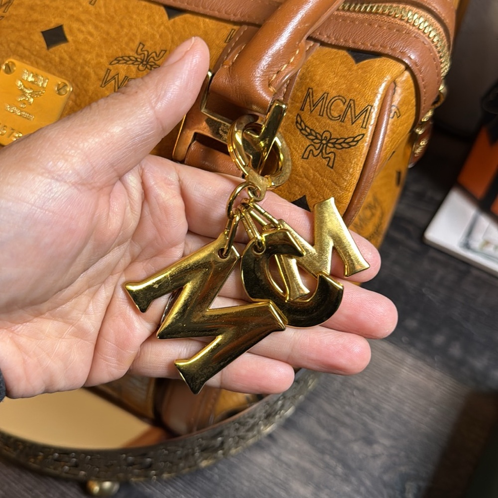!!!!SOLD!!!! MCM Tan and Brown Satchel with Iconic Monogram - Picture 4 of 17